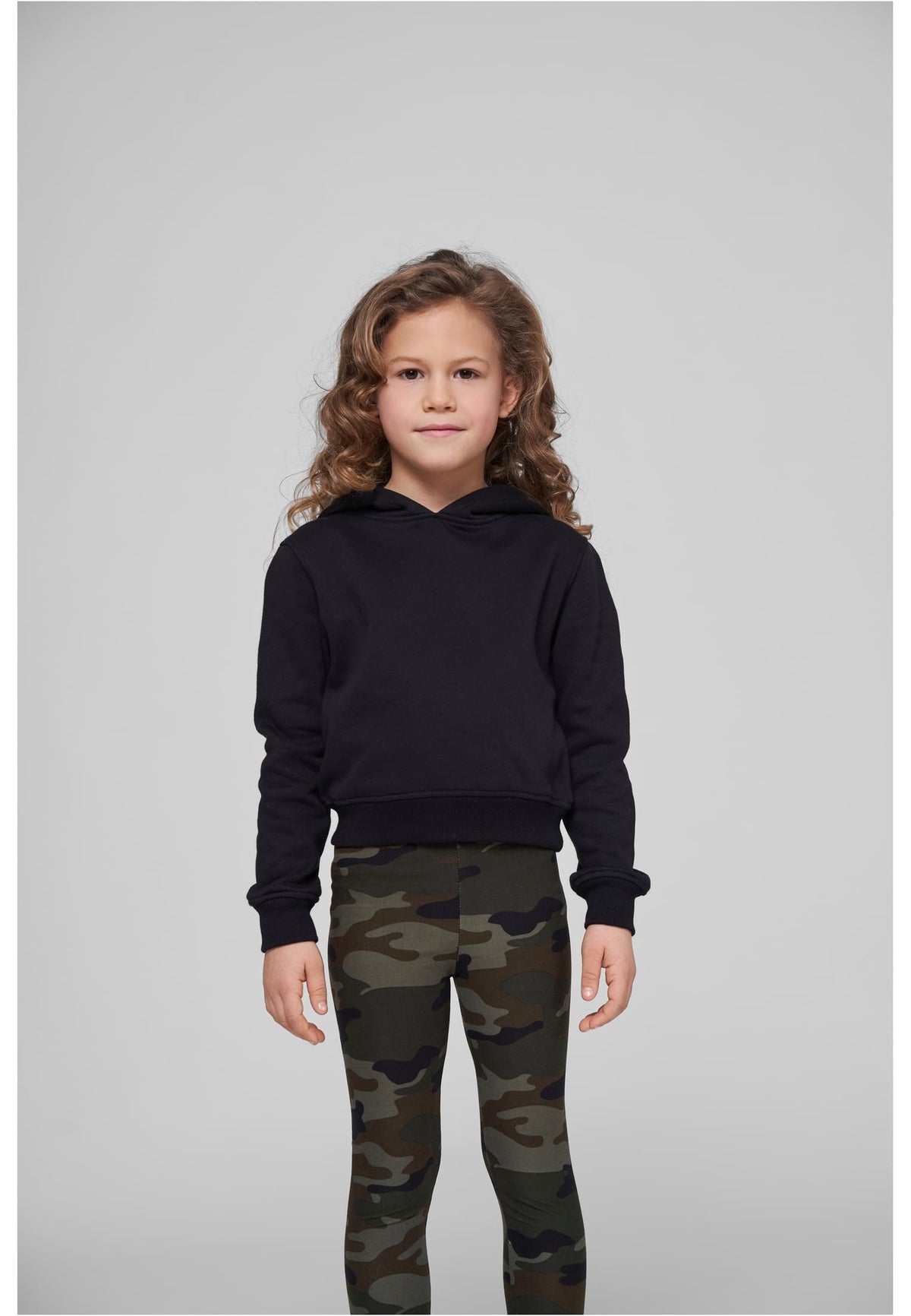 Sweat a capuche court fille BY113 noir - porte